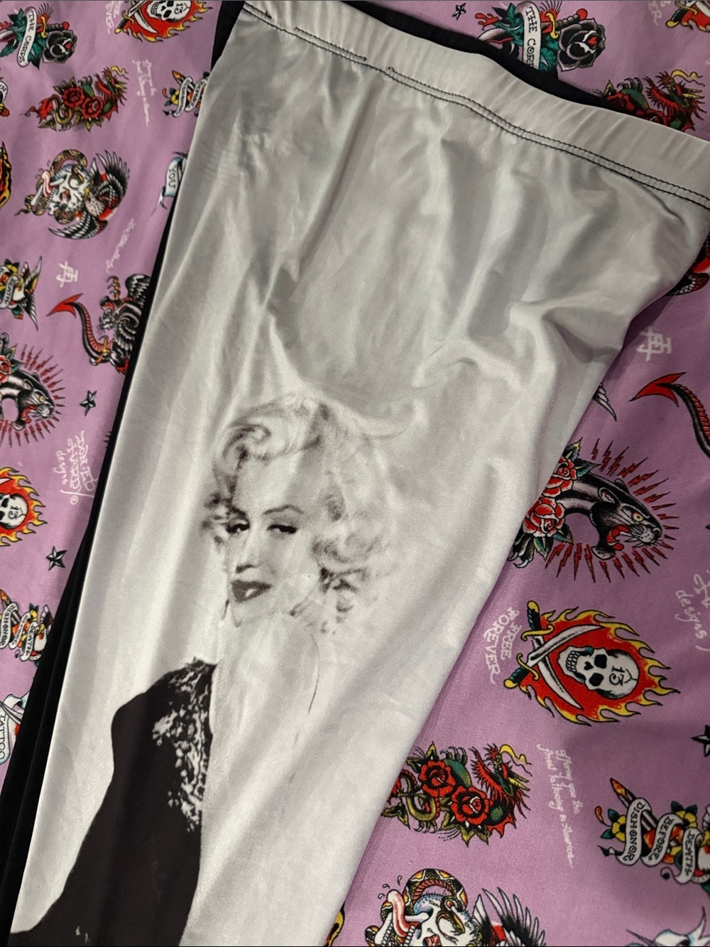 Women's Black and White leggt - Marilyn-Style Portrait